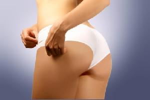 Chica mostrando gluteos